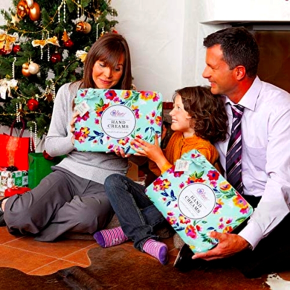 Nicole Miller Hand Cream Collection NWT - Picture 10 of 13